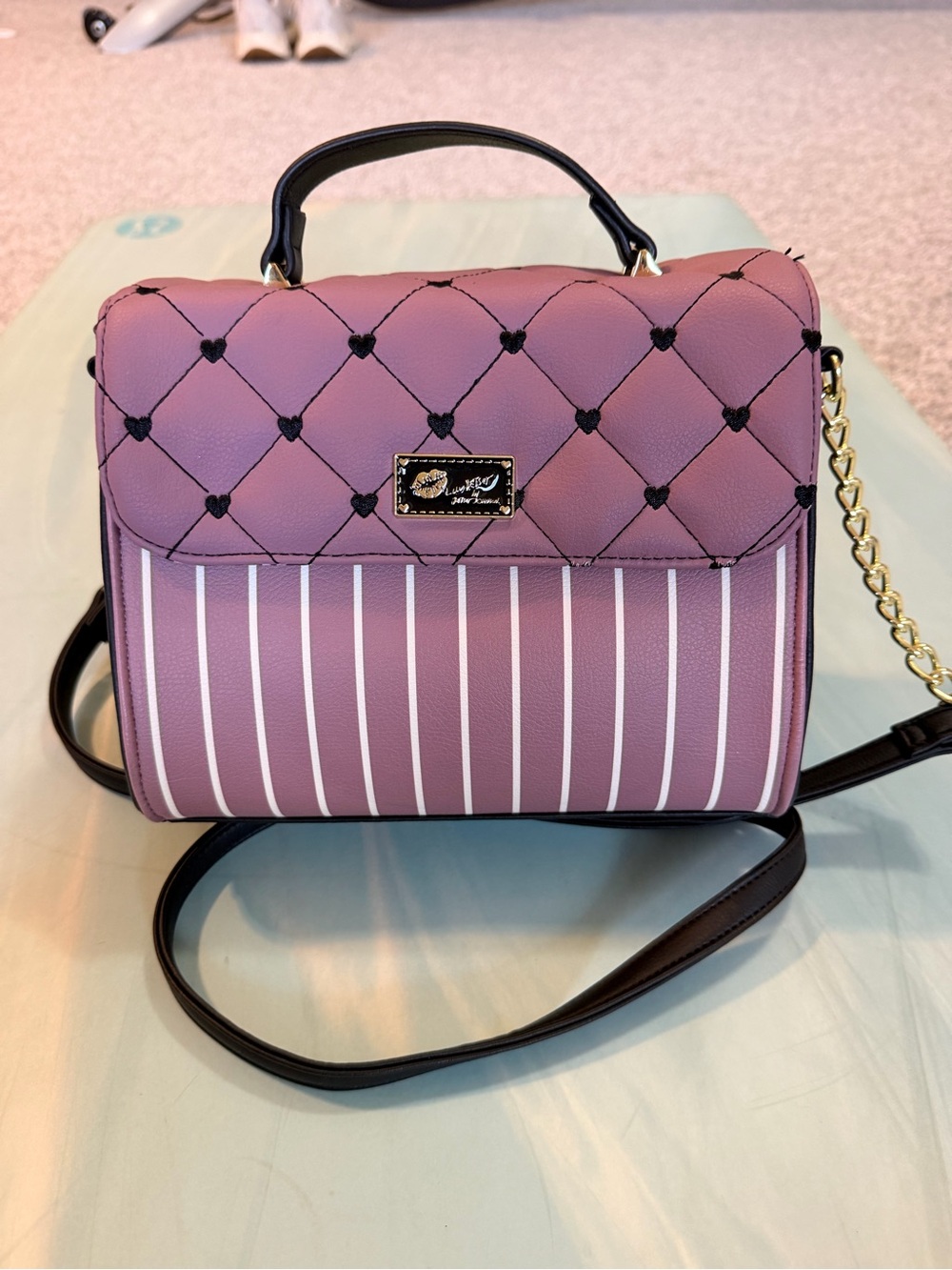 Beautiful 😍 Betsey Johnson 💜purple & 🖤black Crossbody Bag